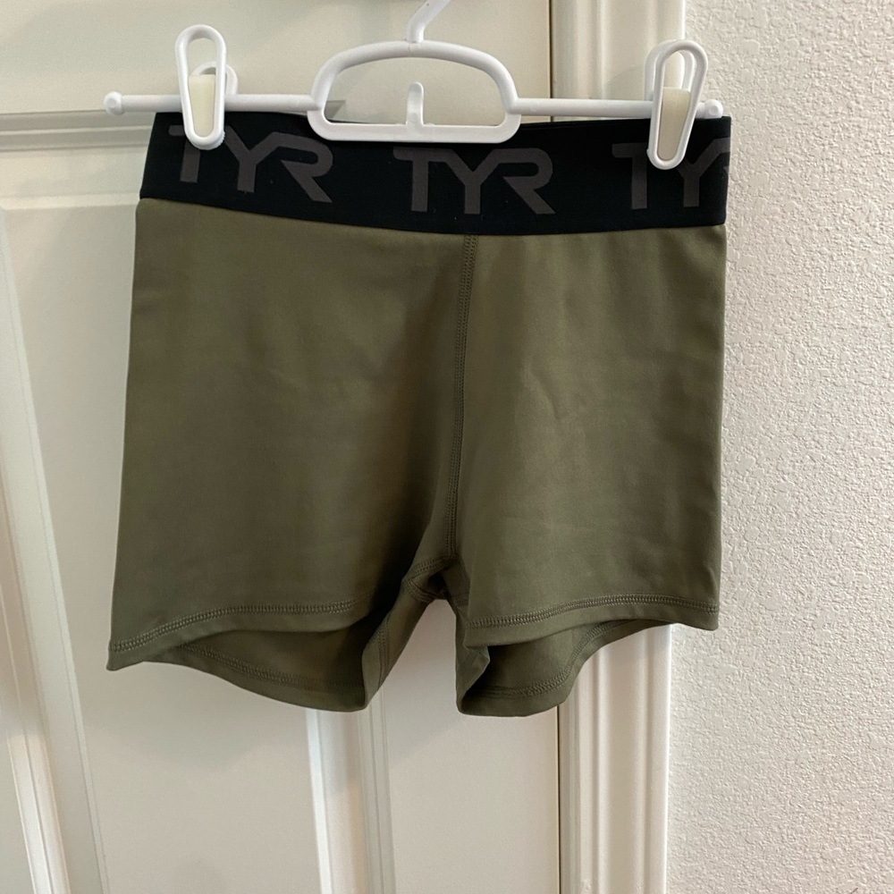 TYR Olive base kinetic 2inch mid rise logo shorts